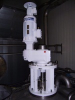 Vessel-roof stirrer rotating shaft